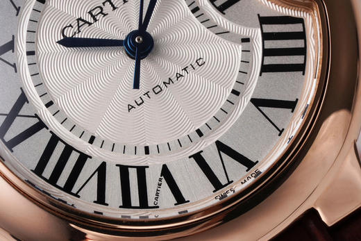 AF蜕变归来——卡地亚33mm蓝气球系列腕表
延续以往优异的产品质量更换全新包装和全新防伪标，让高品质更有识别性➕搭配正品一致的定制版CAL076一体瑞士机芯，正品original原版开模的copy❕ 商品图4