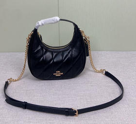 春季特惠💰450 蔻驰新品cy710 miu系小黑包	精致又可爱 泰好看了小黑包! carmen系列小号