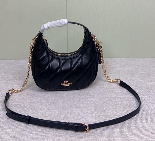 春季特惠💰450 蔻驰新品cy710 miu系小黑包	精致又可爱 泰好看了小黑包! carmen系列小号 商品图0