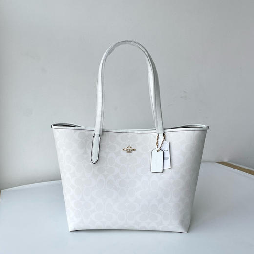 春季特惠💰450 蔻驰City托特包购物袋5696 吸扣设计新款女士托特包/手提/单肩 经典老花包身设计 商品图1