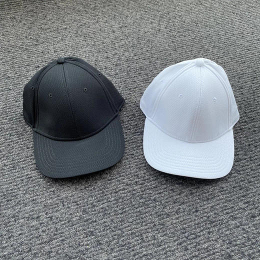 正品卡拉威高尔夫球帽，快干材质，均码头围可调。
黑色，白色
特价 商品图0