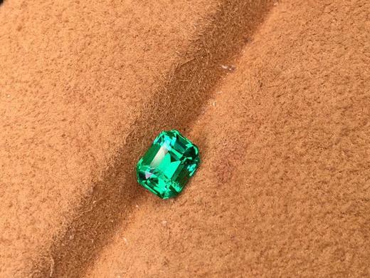 1.06ct刻面祖母绿裸石 商品图2