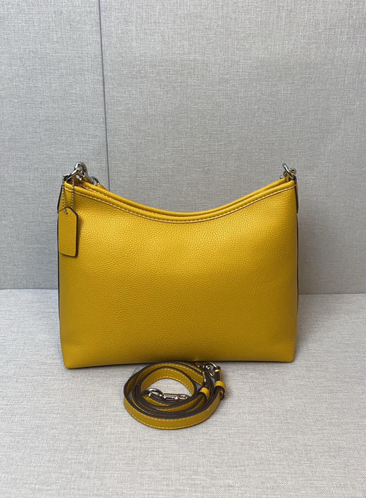 春季特惠💰450 蔻驰蔻家新款腋下包Laurela单肩斜跨手提流浪包CR148 尺寸：28-18-11cm 商品图1