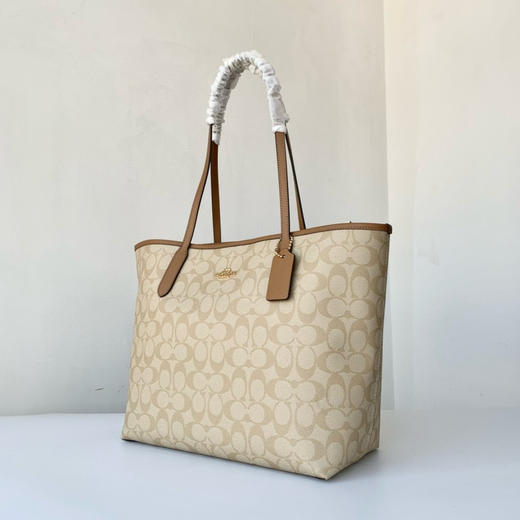 春季特惠💰450 蔻驰City托特包购物袋5696 吸扣设计新款女士托特包/手提/单肩 经典老花包身设计 商品图2