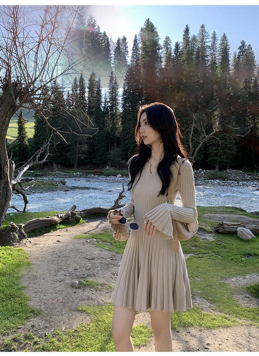 遮胯又减龄！【简约毛织连衣裙】修饰脸型 尽显舒展的肩颈线条 既显瘦又有一定的包容度 商品图1