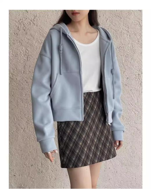 🌺Avann【草莓曲奇】复古格子半身裙： ✅既实穿又复古的百搭格纹裙为日常造型注入❤️轻快舒服的气息裙体走线工整硬朗 ✅剪裁立体富有结构感长度刚好露出纤细的位置显痩遮肉 商品图2