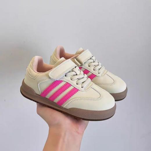 😎欢乐童年，岁愿相伴【岁愿新款经典复古防滑软底轻盈德训鞋SY-D318👏】， 除了良好的品质保证，主打潮流设计❤️， 打造潮童新时尚🌸， 还提供1个月的质保服务，☺️请放心选购。 商品图3