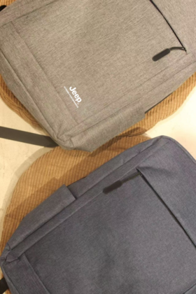 👏线下高端门店1300➕【吉普·JEEP】城市轻旅双肩包🌸，美式复古，时尚小众 某东在售198 特价秒杀仅售59 ✅大容量，多隔层设计轻松收纳 