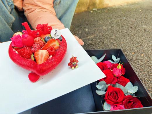 嗨森蛋糕一情人节莓果鲜花礼盒 商品图1