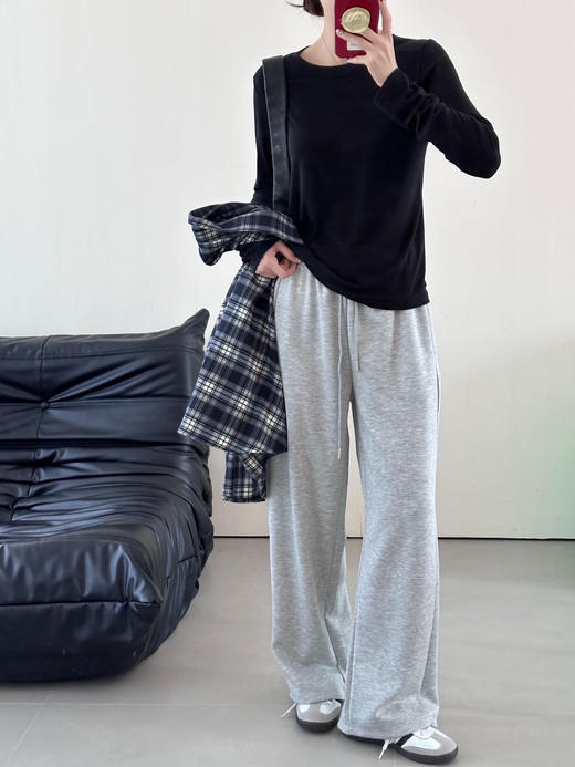  🔥【仟梓赫 空气层两穿卫裤】阔腿➕束脚两穿，🌷裤型完全不挑身材～拥有它走路都带风！超级显腿长👖 面料轻薄柔软💥，裸感丝滑！ 商品图4