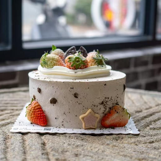 6寸奥利奥草莓蛋糕（巧克力底+焦糖夹心奶油+奥利奥碎夹心） 商品图2