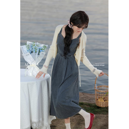 鹿向南「春日序曲」蓝色连衣裙米白色开衫套装 商品图3