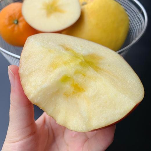 【阿克苏冰糖心苹果】正宗红旗坡核心产地，历经 3 次霜降，才有这如花般的“心”，甜得很，入口无渣，嘎嘣脆！ 商品图3