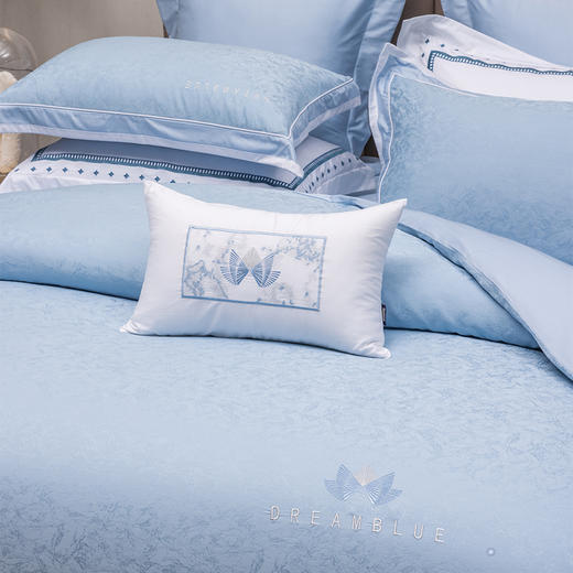 多喜爱 60S全棉色织提花四件套 星晚【绣花工艺】【礼盒包装】60S新绒棉 静谧·星空蓝 高支高密 轻奢提花 商品图2