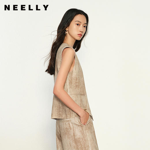 NEELLY纳俪商场同款春季新款时尚扎染休闲无袖马甲女极简个性上衣N25023D01107 商品图0