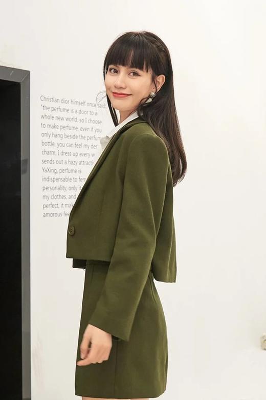 Eifini伊芙丽 时尚截短款绿色套装 11571 商品图2