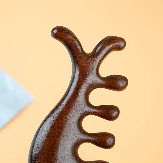 「礼盒装！金丝檀木」海豚按摩梳经络按摩檀木梳子 居家日用加厚宽齿圆头乳腺梳刮痧梳 商品图3