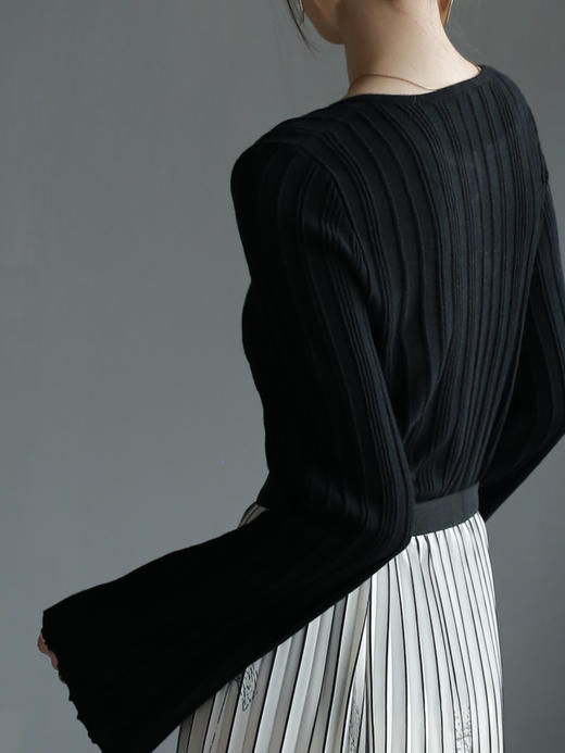 【肌理坑条喇叭袖针织衫】轻社交氛围 精致实穿 为你加持春天的优雅~~ 商品图5