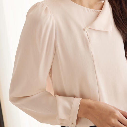 玳莎翻折领真丝衬衫女2025年春款新品宽松显瘦泡泡袖弹力双乔上衣  FA31305 商品图3