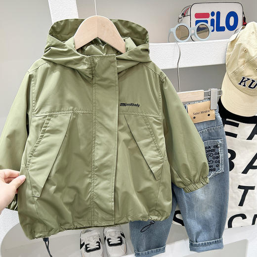 【时尚新品，设计精良！】儿童冲锋衣2025春秋新款 中大男孩子连帽夹克衫 宝宝外套柔软户外服-QQ 商品图1