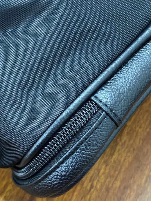 精致女孩必入！！香奈儿化妆包。大容量便携化妆包

在柜子买护肤品达到一定额度柜姐会送的化妆包
东西很不错，内有标，扫码可进官网 商品图9