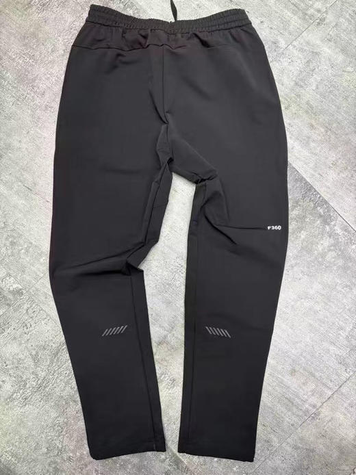 正品迪桑特RUNNING系列跑步运动休闲男士梭织运动长裤 
 非加绒 春款 可单穿  适合人群广泛 
 梭织面料 不易变形  耐穿  版型好  体制内标配 
 尺码 M- XXL 商品图1