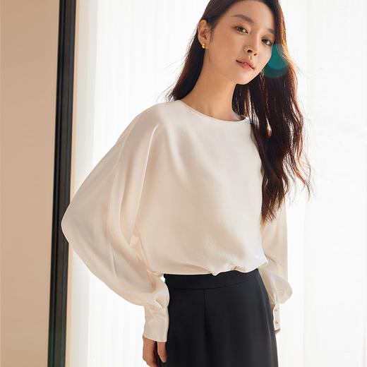 玳莎重磅真丝连肩袖衬衫女2025年春季新款气质弹力珍珠缎圆领上衣  FA31306 商品图2
