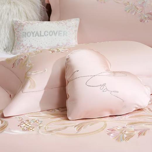 10楼罗卡芙ROYALCOVER100支全棉绣花欧式婚庆 红色四件套 贝拉之恋-粉240*240cm  吊牌价8980元 活动价4980元 商品图3