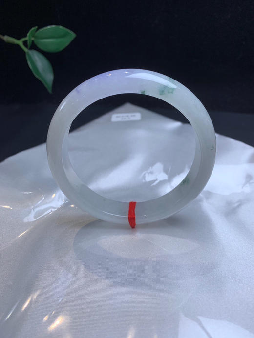 612204，56.5 淡紫罗飘花手镯，12.3-7.5mm 很清新秀气的一款很紫底飘清新蓝花 商品图0