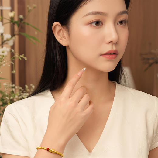 【福利拼团】灵蛇献瑞系列 黄金蛇镯手链 足金生肖蛇半镯半链手链气质女士礼物MEMORA诗普琳HBE09301、HBE09302（线上专供） 商品图5