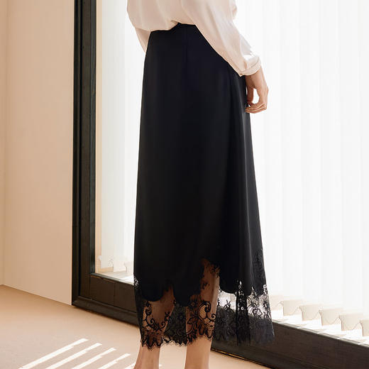 玳莎蕾丝拼接醋酸半身裙2025春季新款黑色优雅显瘦气质百搭A字裙  FA34302 商品图3