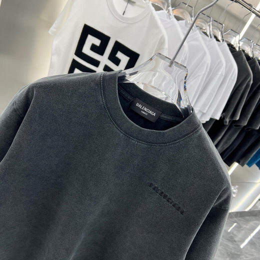 点此购买 巴黎世家春夏季水洗刺绣男女情侣休闲短袖T恤 wt 309071 商品图2