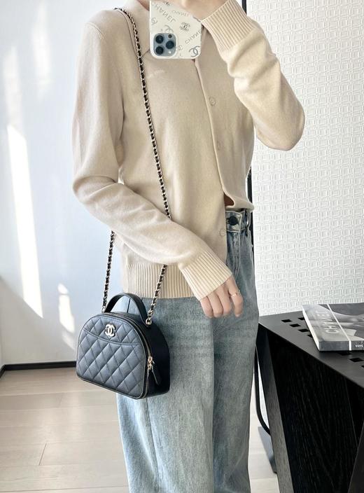 香奈儿𝟮𝟱𝗖早春手提保龄球贝壳包黑色（UB*MDL） 商品图10