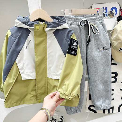 【新品上架！双层拼色冲锋衣！】男童春季新款外套 2025童装上衣 中大童工装外套 男童帅气拼接冲锋衣-QQ 商品图2