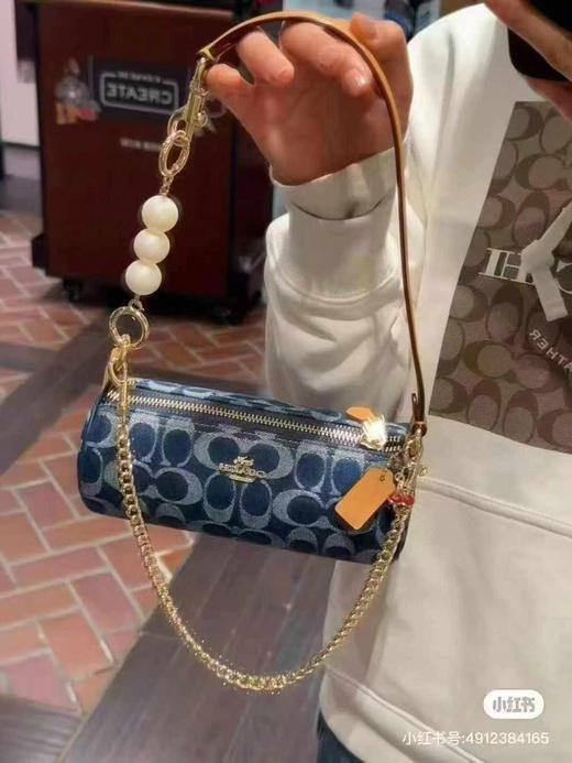 ¥840🇺🇸Coach 最新款Nolita Barrel香布雷笔筒包 商品图7