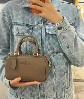 ¥1399🇺🇸 Coach 新款上架satchel保龄球包miu里miu气 大象灰色