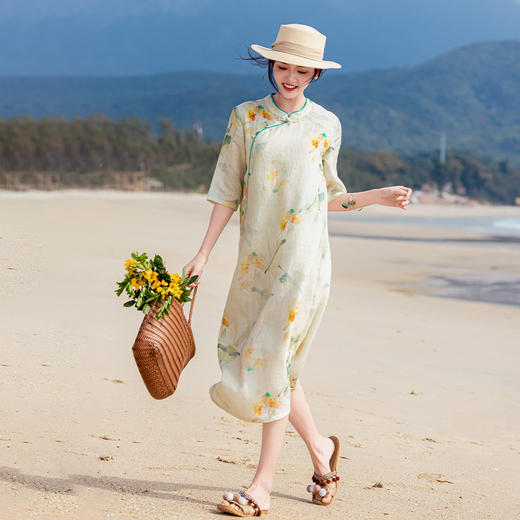 HM-S489春季高端苎麻印花改良旗袍裙文艺彩绘中式斜襟立领盘扣连衣裙 商品图1