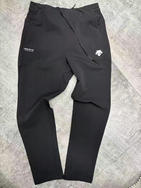 正品迪桑特RUNNING系列跑步运动休闲男士梭织运动长裤 
 非加绒 春款 可单穿  适合人群广泛 
 梭织面料 不易变形  耐穿  版型好  体制内标配 
 尺码 M- XXL