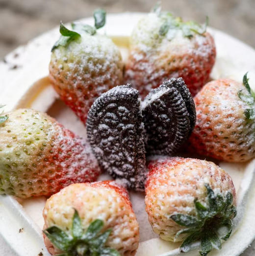 6寸奥利奥草莓蛋糕（巧克力底+焦糖夹心奶油+奥利奥碎夹心） 商品图3