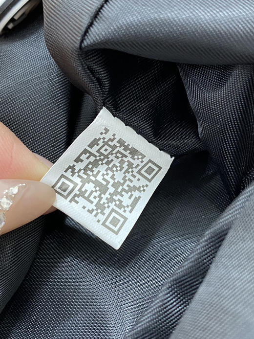 精致女孩必入！！香奈儿化妆包。大容量便携化妆包

在柜子买护肤品达到一定额度柜姐会送的化妆包
东西很不错，内有标，扫码可进官网 商品图14