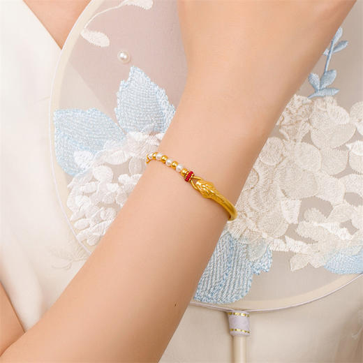 【福利拼团】灵蛇献瑞系列 黄金蛇镯手链 足金生肖蛇半镯半链手链气质女士礼物MEMORA诗普琳HBE09301、HBE09302（线上专供） 商品图3