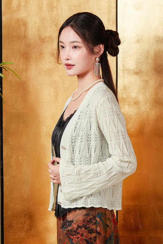 逸红颜明月优选 #蹁跹蝴蝶开衫【春笺】45支羊毛混纺，手工镂空钩花珠片开衫 商品图4