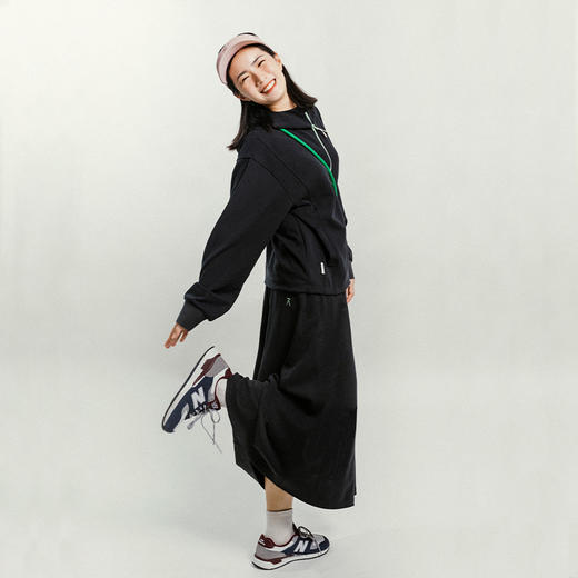 【出游季特惠】ACMEITEM 爱棵米 户外针织半身裙女士显瘦休闲运动百搭宽松裙子 GAG2370930A 商品图2