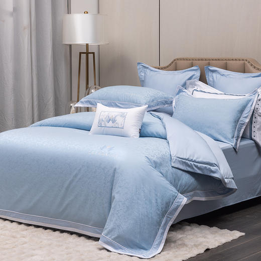 多喜爱 60S全棉色织提花四件套 星晚【绣花工艺】【礼盒包装】60S新绒棉 静谧·星空蓝 高支高密 轻奢提花 商品图3