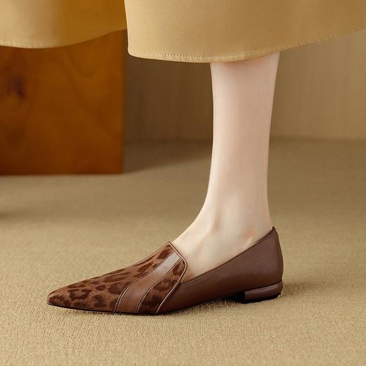 【预售5天】春秋季新款高级感乐福鞋女平底舒适尖头豹纹丝绸羊皮浅口单鞋女DB&M6191 商品图2
