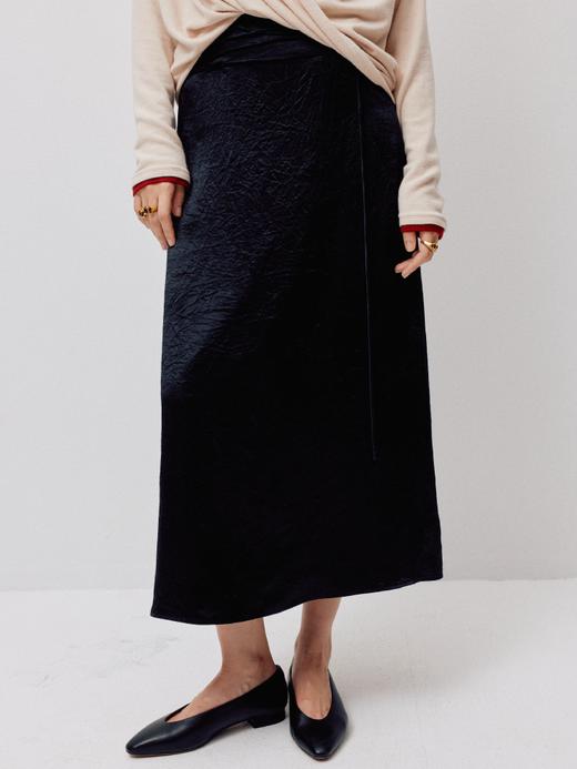 LIYIHAN织梦丨25春醋酸压褶肌理感半身裙女A摆黑色法式中长款长裙 商品图3