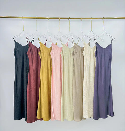 净色轻褶侧开叉吊带裙 9522200085 商品图1