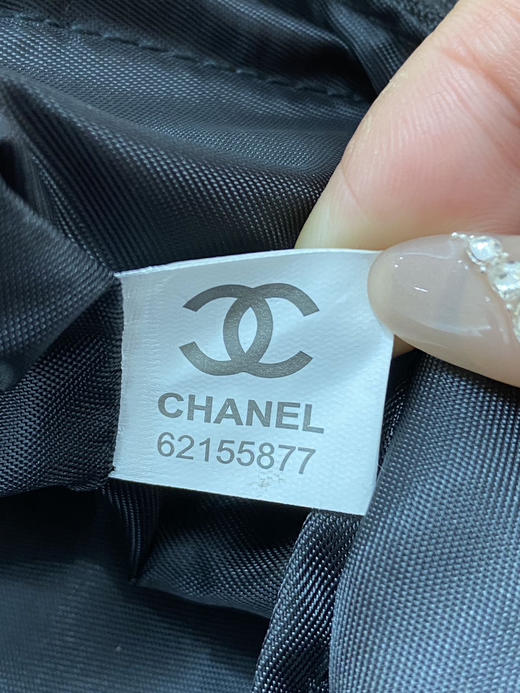 精致女孩必入！！香奈儿化妆包。大容量便携化妆包

在柜子买护肤品达到一定额度柜姐会送的化妆包
东西很不错，内有标，扫码可进官网 商品图13