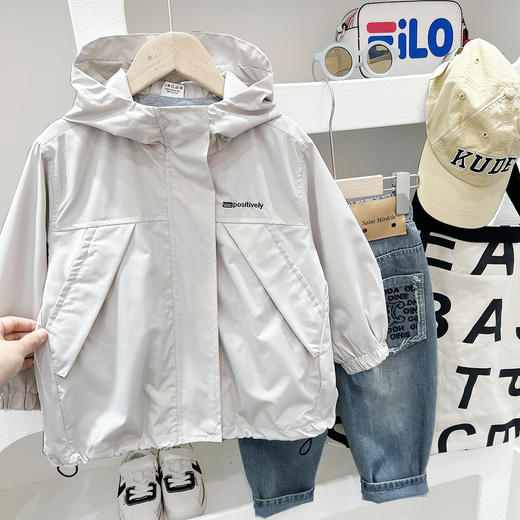 【时尚新品，设计精良！】儿童冲锋衣2025春秋新款 中大男孩子连帽夹克衫 宝宝外套柔软户外服-QQ 商品图3