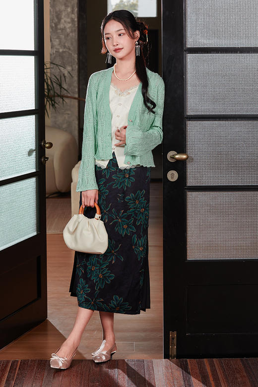 逸红颜明月优选 #蹁跹蝴蝶开衫【春笺】45支羊毛混纺，手工镂空钩花珠片开衫 商品图14